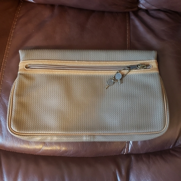 Charles Jourdan Actif Clutch - Picture 6 of 11